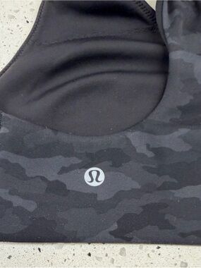 Lululemon Black Racerback Camo Sports Bra SZ 6